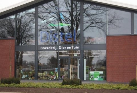 Voorkant-winkel-Distel-Boerderij-Dier-en-Tuin
